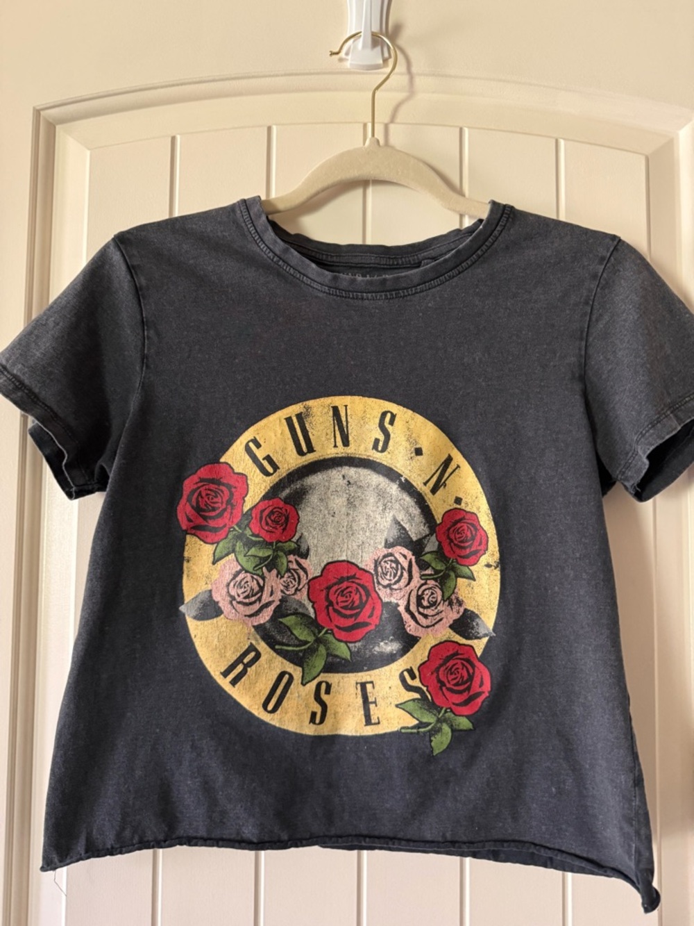 Women's / Junior's Black Graphic Guns N' Roses Cropped Tee